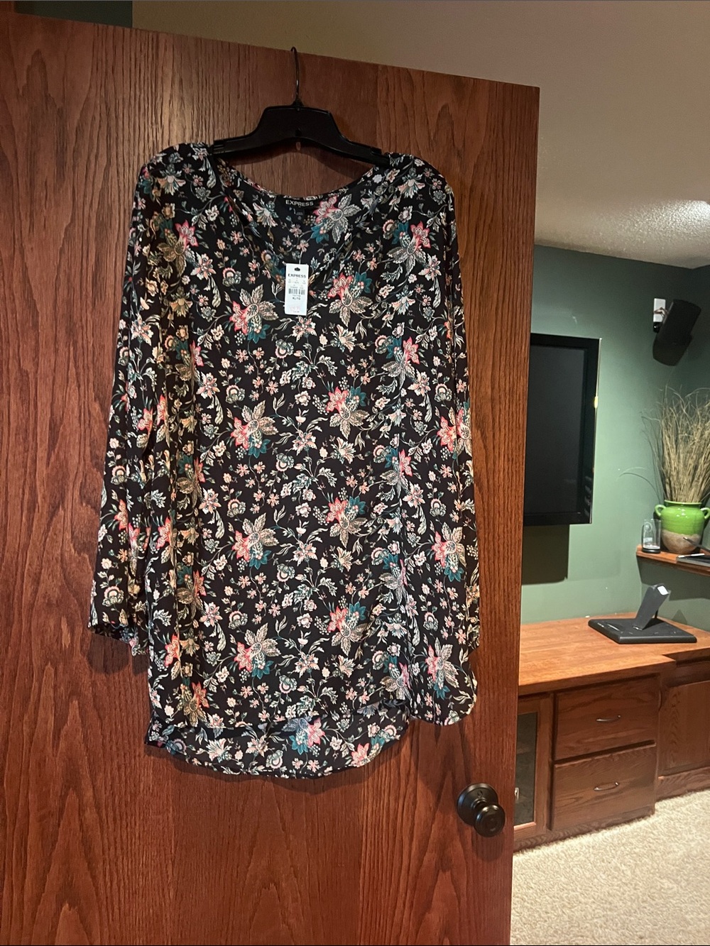 Express Black Floral V-Neck Long Sleeve Tunic